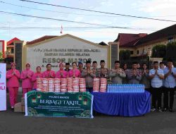 Dipimpin Kapolres, Polres Maros Gelar Aksi Berbagi Takjil di Hari Pertama Ramadhan
