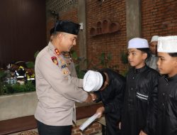 Raih Keberkahan Ramadan, Polres Maros Santuni Anak Yatim Saat Buka Bersama