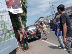Bapenda Maros Tertibkan Reklame Ilegal dan Jatuh Tempo Di Sepanjang Jalan Poros