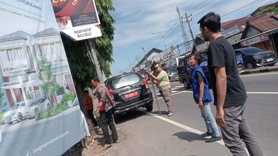 Bapenda Maros Tertibkan Reklame Ilegal dan Jatuh Tempo Di Sepanjang Jalan Poros