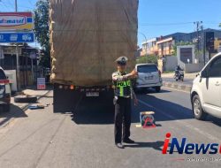 Mobil Ekspedisi Mogok di Jalan Trans Sulawesi Maros Biang Kerok Kemacetan