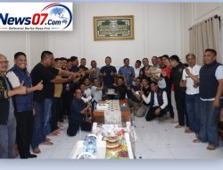 Kejutan Tengah Malam, Keluarga Besar Polres Maros Ucapkan Selamat Ulang Tahun ke-41 untuk Kapolres