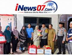 Polisi Bersama Masyarakat, Kapolsek Lau Didampingi Camat Lau Salurkan Bantuan kepada Korban Kebakaran